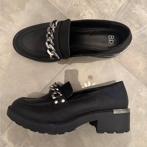 BP Women’s Black Loafers with Metallic Chain | US 9